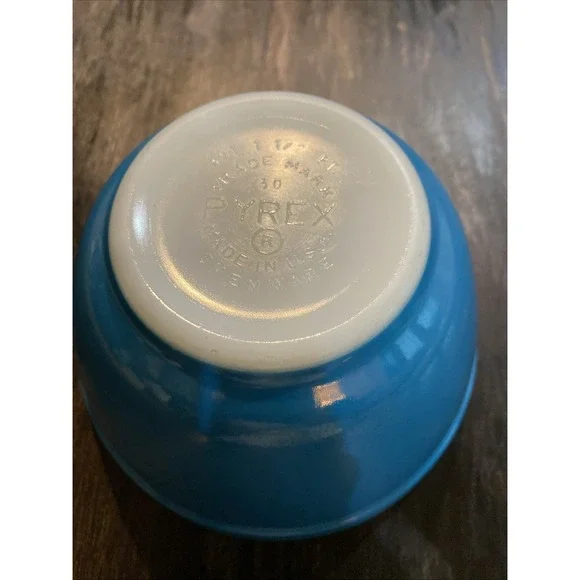 Vintage PYREX Blue Trade Mark 401-1 1/2 Pint Mixing Bowl Made in USA Primary - Picture 6 of 7